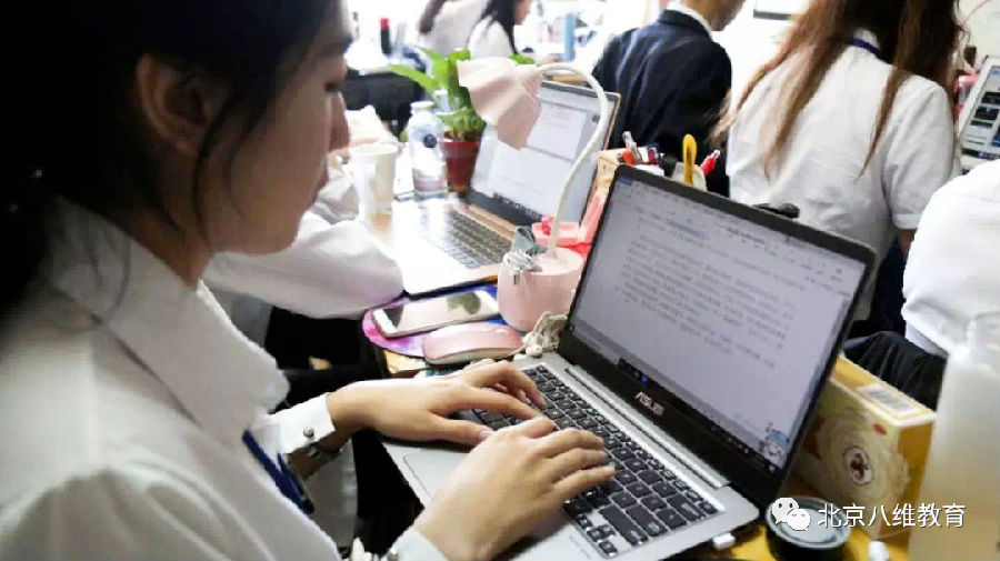 八维职业学校：解锁未来科技密码，锻造人工智能领域佼佼者！